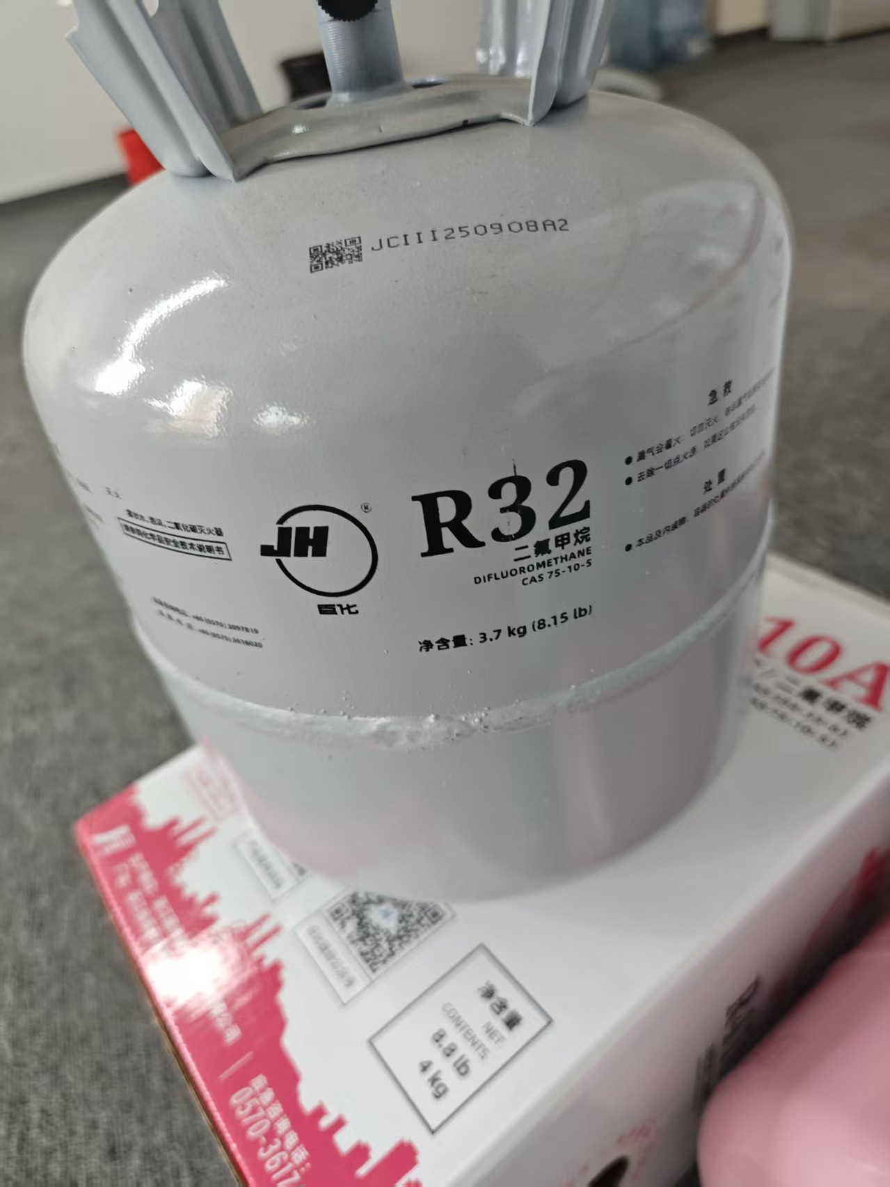 R32